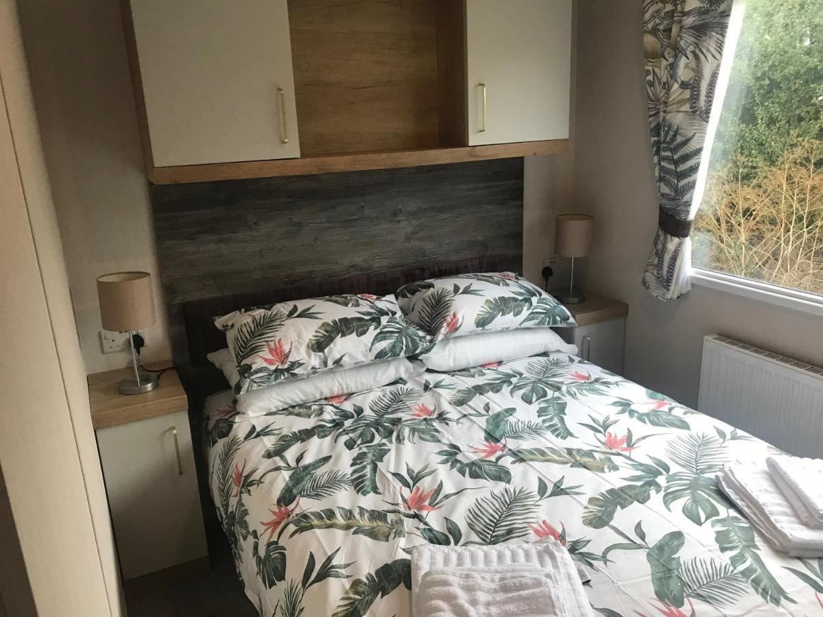 Отель Flamingo Land Private Caravan - No 8 Cedarwood Kirby Misperton Экстерьер фото